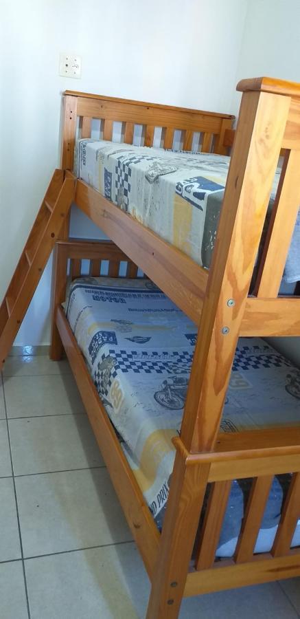 Apartamento No Canto Do Forte, Wi-Fi, Estacionamento Gratuito E Churrasqueira Прая-Гранди Экстерьер фото